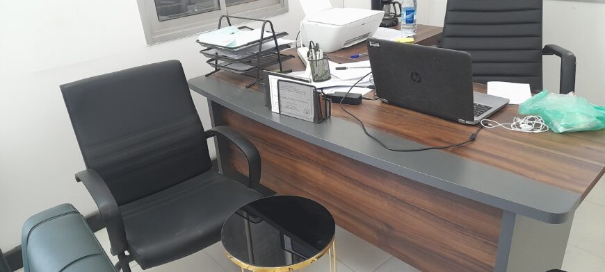 Office furniture/ meuble d’office